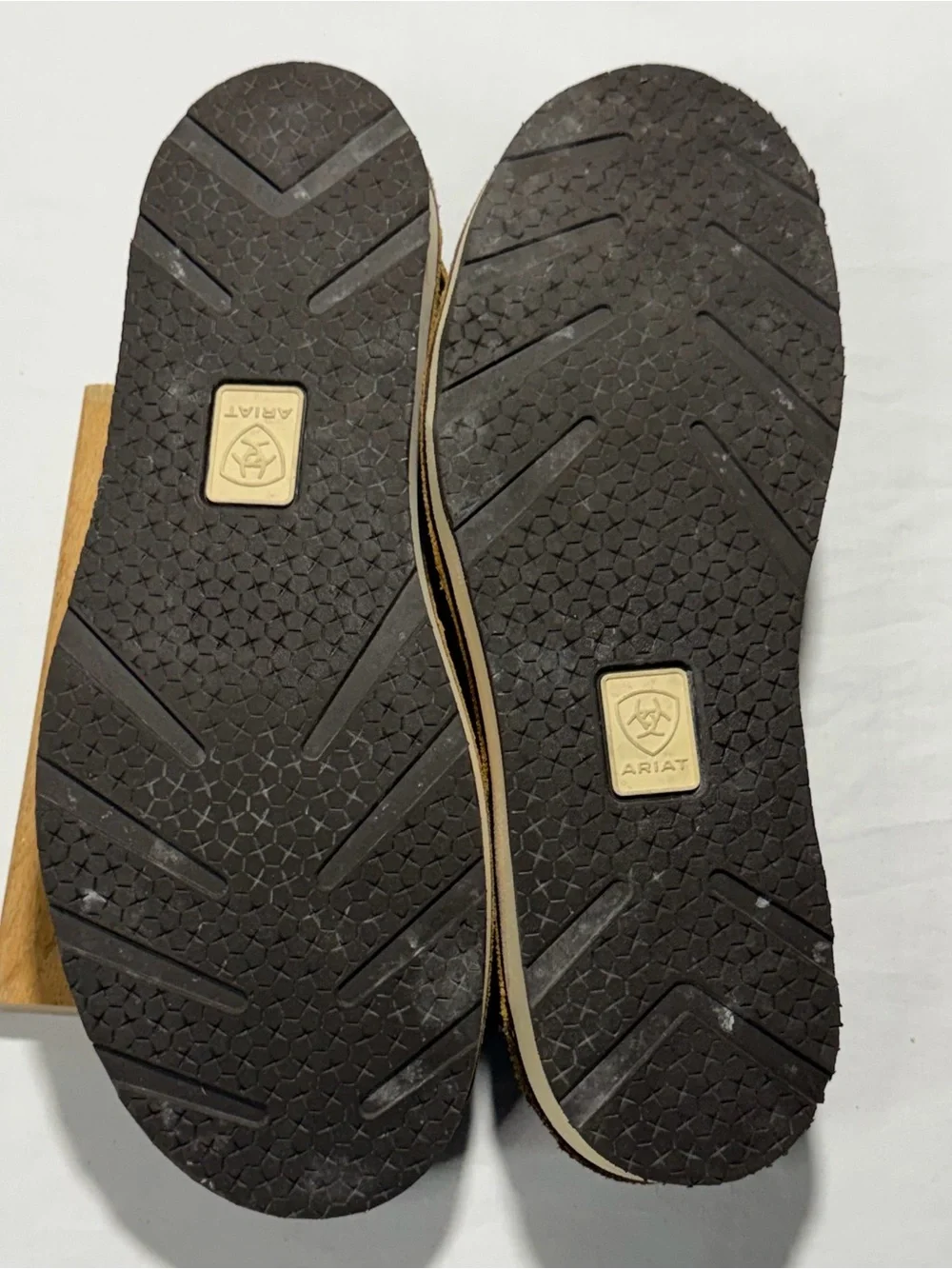 Like New ARIAT BOMBER CRUISER SHOES